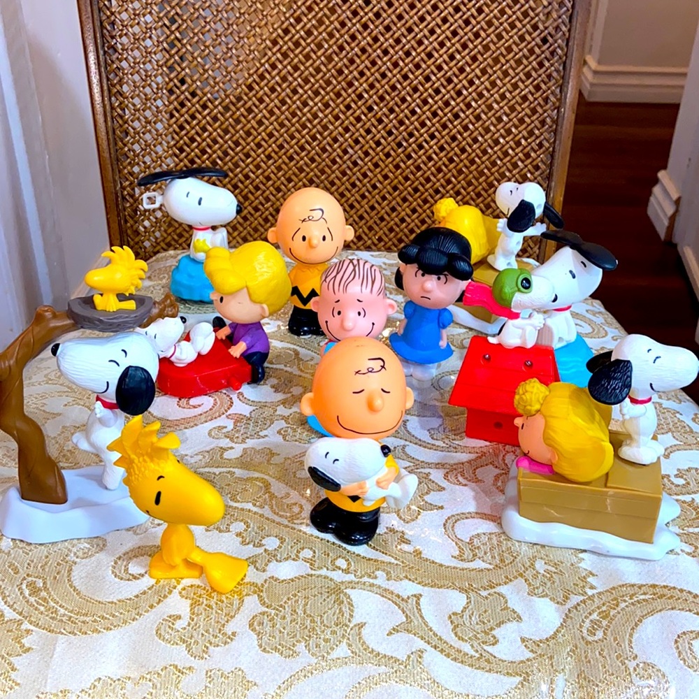 MCDONALD’S PEANUTS SNOOPY CHARLIE BROWN LUCY LINUS WOODSTOCK TOY FIGURES VINTAGE